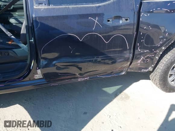 2022 GMC Sierra 1500 AT4 с VIN 3GTUUEET3NG563018, выставлен на аукционе IAAI как лот 41512499 с пробегом 54 538 миль миль и . История ставок и продаж доступна на DreamBid. Изображение 19.