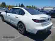 2025 BMW 7 Series 740i xDrive z VIN WBA33EH01SCU96544, wystawiony jako IAAI lot #42640870 z przebiegiem 4 222 mil mil oraz . Historia ofert i sprzedaży dostępna na DreamBid. Obrazek 3.