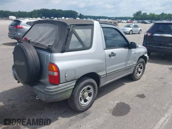 2003 Chevrolet Tracker with VIN 2CNBE18C136952611, listed as a IAAI auction lot 42666163 with 134,588 mi miles and . Bid and sale history available at DreamBid. Image 4.