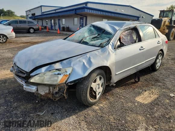 2005 Honda Accord LX с VIN 1HGCM55415A122735, выставлен на аукционе Copart как лот 66383265 с пробегом Не указан миль и На запчасти • Non repairable. История ставок и продаж доступна на DreamBid. Изображение 1.