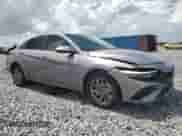 2025 Hyundai Elantra Blue z VIN KMHLM4DJ7SU134300, wystawiony jako Copart lot #68179315 z przebiegiem 9 014 mil mil oraz Szkoda całkowita • Salvage title. Historia ofert i sprzedaży dostępna na DreamBid. Obrazek 4.