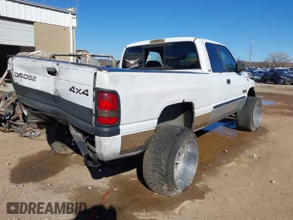 1999 Dodge 2500 with VIN 1B7KF2362XJ653193, listed as a IAAI auction lot 37230531 with 328,209 mi miles and . Bid and sale history available at DreamBid. Image 4.