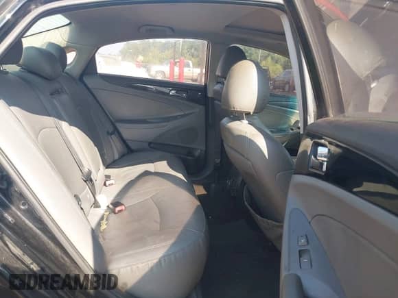 2011 Hyundai Sonata SE with VIN 5NPEC4AC0BH228177, listed as a IAAI auction lot 43039043 with 308,436 mi miles and . Bid and sale history available at DreamBid. Image 8.