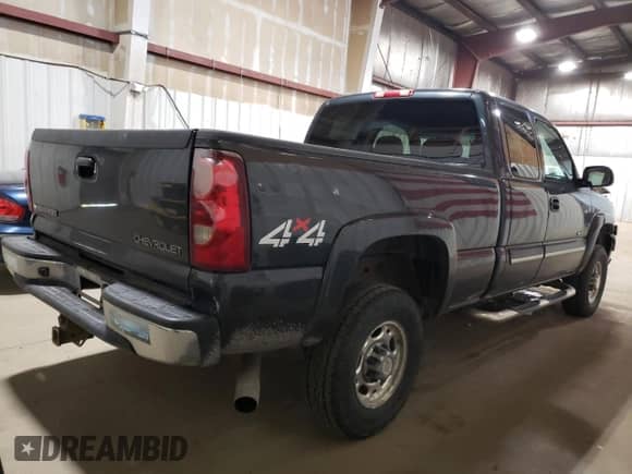 2003 Chevrolet Silverado 2500HD LT z VIN 1GCHK29G03E374026, wystawiony jako Copart lot #66545055 z przebiegiem 121 815 mil mil oraz Czysty tytuł • Clean title. Historia ofert i sprzedaży dostępna na DreamBid. Obrazek 3.