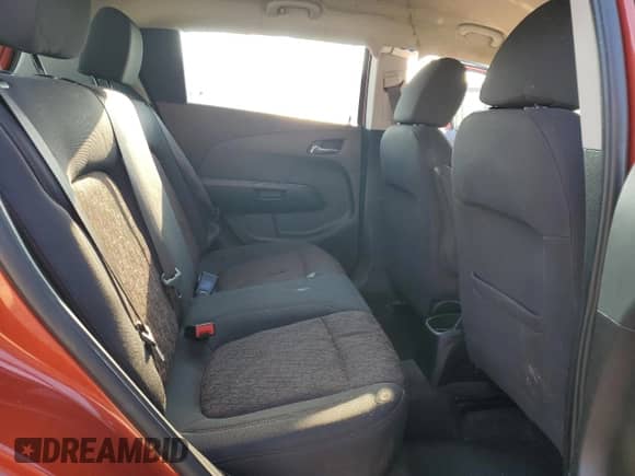 2020 Chevrolet Sonic LT с VIN 1G1JD6SB2L4122276, выставлен на аукционе Copart как лот 62630235 с пробегом 58 724 миль миль и Списание • Salvage title. История ставок и продаж доступна на DreamBid. Изображение 10.