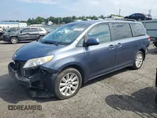 2013 Toyota Sienna LE with VIN 5TDJK3DC5DS055664, listed as a Copart auction lot 69040465 with 226,223 mi miles and Salvage title. Bid and sale history available at DreamBid. Image 1.