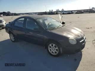 2005 Dodge Neon SXT z VIN 1B3ES56C45D267819, wystawiony jako Copart lot #81245634 z przebiegiem 243 839 mil mil oraz Szkoda całkowita • Salvage title. Historia ofert i sprzedaży dostępna na DreamBid. Obrazek 4.