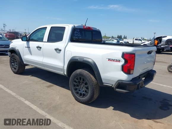2024 Chevrolet Colorado 4WD Trail Boss с VIN 1GCPTEEK5R1227320, выставлен на аукционе IAAI как лот 42105370 с пробегом 6 725 миль миль и . История ставок и продаж доступна на DreamBid. Изображение 3.