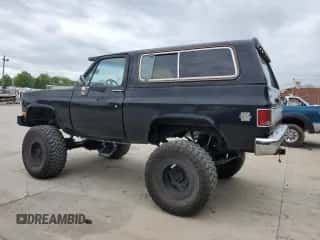 1988 Chevrolet Blazer z VIN 1GNEV18K5JF143423, wystawiony jako Copart lot #55763905 z przebiegiem 93 600 mil mil oraz Czysty tytuł • Clean title. Historia ofert i sprzedaży dostępna na DreamBid. Obrazek 2.
