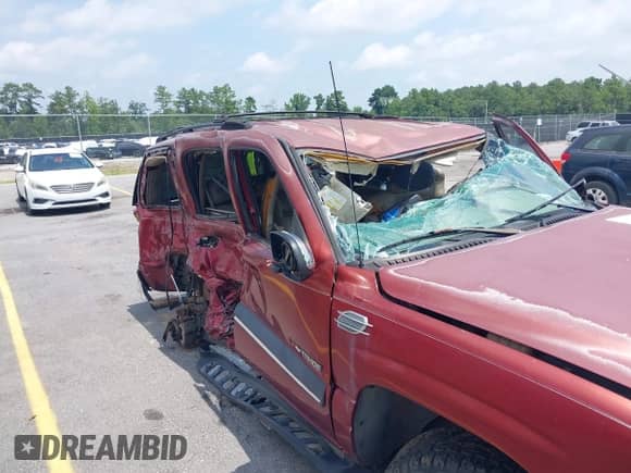 2002 Chevrolet Tahoe LS with VIN 1GNEC13Z22R171691, listed as a IAAI auction lot 42707671 with 333,483 mi miles and . Bid and sale history available at DreamBid. Image 6.