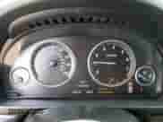 2015 BMW 5 Series 528i z VIN WBA5A5C5XFD512533, wystawiony jako Copart lot #90043495 z przebiegiem 103 738 mil mil oraz Czysty tytuł • Clean title. Historia ofert i sprzedaży dostępna na DreamBid. Obrazek 9.