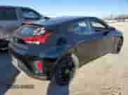 2019 Hyundai Veloster 2.0 z VIN KMHTG6AFXKU011920, wystawiony jako Copart lot #40212823 z przebiegiem 47 469 mil mil oraz . Historia ofert i sprzedaży dostępna na DreamBid. Obrazek 3.