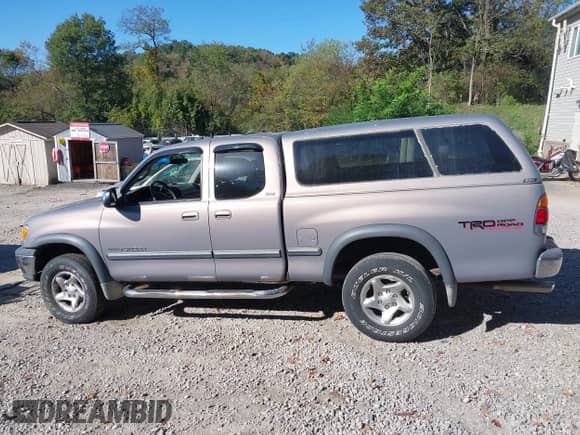2002 Toyota Tundra SR5 с VIN 5TBBT44152S311085, выставлен на аукционе IAAI как лот 43374876 с пробегом 196 626 миль миль и . История ставок и продаж доступна на DreamBid. Изображение 14.