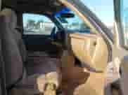 1999 Chevrolet Silverado 2500 LS z VIN 1GCGK29U8XZ172602, wystawiony jako IAAI lot #41745691 z przebiegiem 214 885 mil mil oraz . Historia ofert i sprzedaży dostępna na DreamBid. Obrazek 5.