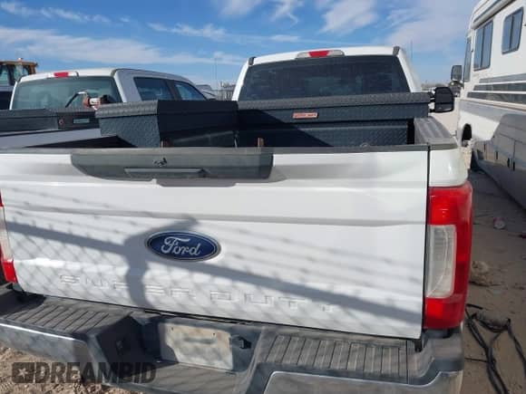 2018 Ford F-250 XL с VIN 1FT7W2B63JEC57006, выставлен на аукционе IAAI как лот 41675680 с пробегом 146 247 миль миль и . История ставок и продаж доступна на DreamBid. Изображение 16.