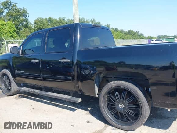 2013 Chevrolet Silverado 1500 LS z VIN 3GCPCREA2DG254323, wystawiony jako IAAI lot #43062136 z przebiegiem 225 967 mil mil oraz . Historia ofert i sprzedaży dostępna na DreamBid. Obrazek 14.