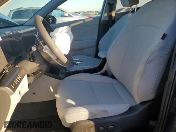 2024 Hyundai Kona SEL с VIN KM8HC3AB4RU070274, выставлен на аукционе Copart как лот 79359174 с пробегом 9 126 миль миль и Списание • Salvage title. История ставок и продаж доступна на DreamBid. Изображение 7.