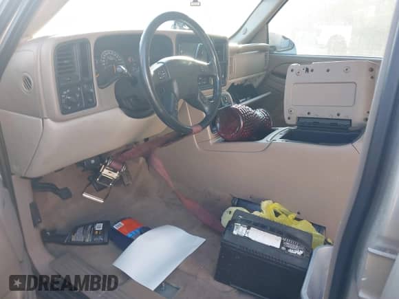 2005 Chevrolet Suburban LT with VIN 3GNEC16Z35G218324, listed as a IAAI auction lot 42544947 with Not provided miles and . Bid and sale history available at DreamBid. Image 5.