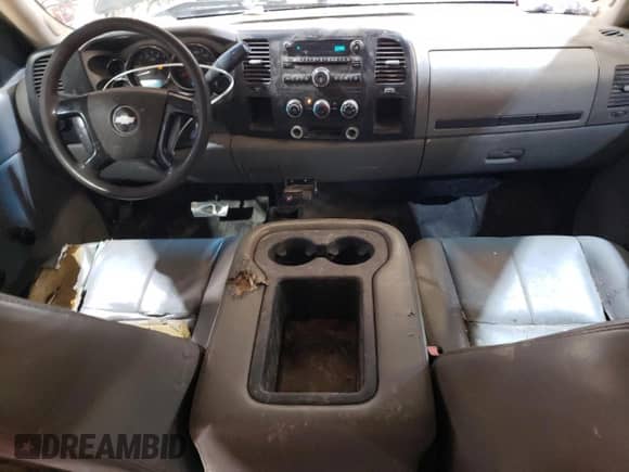 2008 Chevrolet Silverado 3500 z VIN 1GBJK33668F196491, wystawiony jako Copart lot #80205794 z przebiegiem 233 256 mil mil oraz Szkoda całkowita • Salvage title. Historia ofert i sprzedaży dostępna na DreamBid. Obrazek 8.