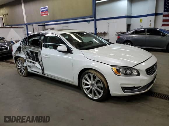 2018 Volvo S60 Inscription с VIN LYV402HK0JB171760, выставлен на аукционе Copart как лот 45929395 с пробегом Не указан миль и Списание • Salvage title. История ставок и продаж доступна на DreamBid. Изображение 4.