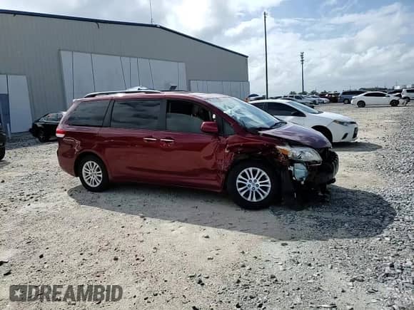 2014 Toyota Sienna XLE с VIN 5TDYK3DC8ES479503, выставлен на аукционе Copart как лот 85530865 с пробегом 153 936 миль миль и Списание • Salvage title. История ставок и продаж доступна на DreamBid. Изображение 14.