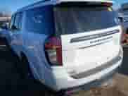 2022 Chevrolet Suburban Z71 z VIN 1GNSKDKD6NR150067, wystawiony jako IAAI lot #41684815 z przebiegiem 73 416 mil mil oraz . Historia ofert i sprzedaży dostępna na DreamBid. Obrazek 3.