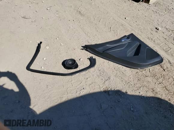 2019 Chevrolet Equinox LT z VIN 2GNAXVEX4K6156966, wystawiony jako Copart lot #81977935 z przebiegiem 111 361 mil mil oraz Czysty tytuł • Clean title. Historia ofert i sprzedaży dostępna na DreamBid. Obrazek 13.