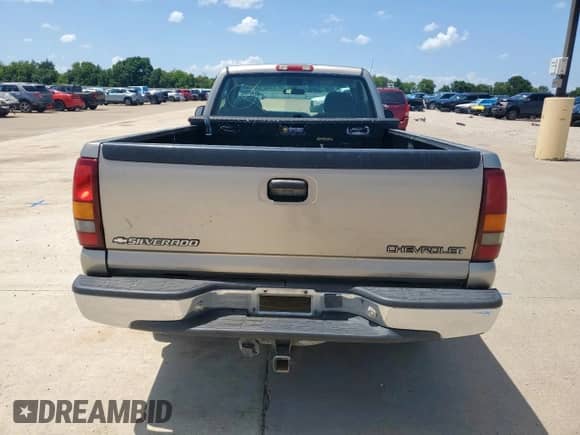 2002 Chevrolet Silverado 2500 LS z VIN 1GCGC24U92Z104516, wystawiony jako Copart lot #61441735 z przebiegiem 263 593 mil mil oraz Czysty tytuł • Clean title. Historia ofert i sprzedaży dostępna na DreamBid. Obrazek 6.