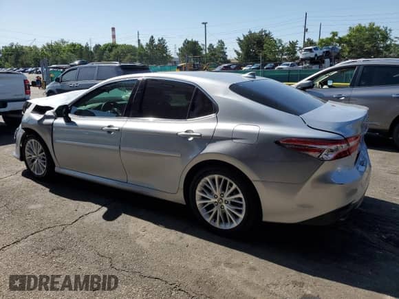 2020 Toyota Camry Hybrid XLE z VIN 4T1F31AK6LU533051, wystawiony jako Copart lot #62422795 z przebiegiem 65 806 mil mil oraz Szkoda całkowita • Salvage title. Historia ofert i sprzedaży dostępna na DreamBid. Obrazek 2.