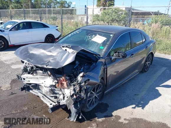 2021 Toyota Camry SE Nightshade z VIN 4T1G11AK4MU440265, wystawiony jako IAAI lot #41535749 z przebiegiem 52 168 mil mil oraz . Historia ofert i sprzedaży dostępna na DreamBid. Obrazek 2.