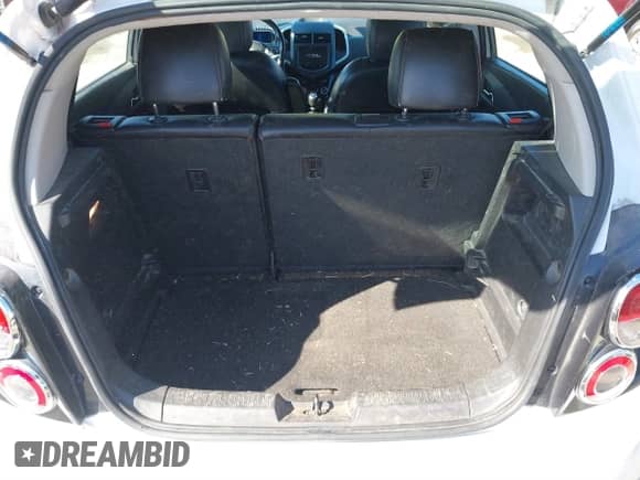 2013 Chevrolet Sonic RS z VIN 1G1JH6SB5D4146819, wystawiony jako IAAI lot #41742164 z przebiegiem 185 401 mil mil oraz . Historia ofert i sprzedaży dostępna na DreamBid. Obrazek 17.