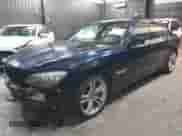 2012 BMW 7 Series 750i xDrive z VIN WBAKC6C57CC395594, wystawiony jako IAAI lot #42450983 z przebiegiem 124 747 mil mil oraz . Historia ofert i sprzedaży dostępna na DreamBid. Obrazek 20.