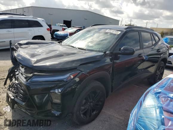 2025 Chevrolet Trax ACTIV z VIN KL77LKEP3SC115097, wystawiony jako Copart lot #68516165 z przebiegiem 5 153 mil mil oraz Szkoda całkowita • Salvage title. Historia ofert i sprzedaży dostępna na DreamBid. Obrazek 1.