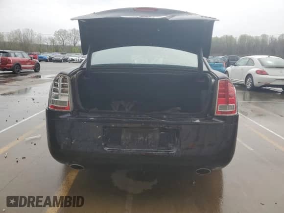 2013 Chrysler 300 S z VIN 2C3CCABTXDH513618, wystawiony jako Copart lot #51614715 z przebiegiem 166 098 mil mil oraz Szkoda całkowita • Salvage title. Historia ofert i sprzedaży dostępna na DreamBid. Obrazek 6.