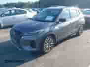 2021 Nissan Kicks SR z VIN 3N1CP5DV3ML486990, wystawiony jako IAAI lot #43259839 z przebiegiem 75 136 mil mil oraz . Historia ofert i sprzedaży dostępna na DreamBid. Obrazek 2.