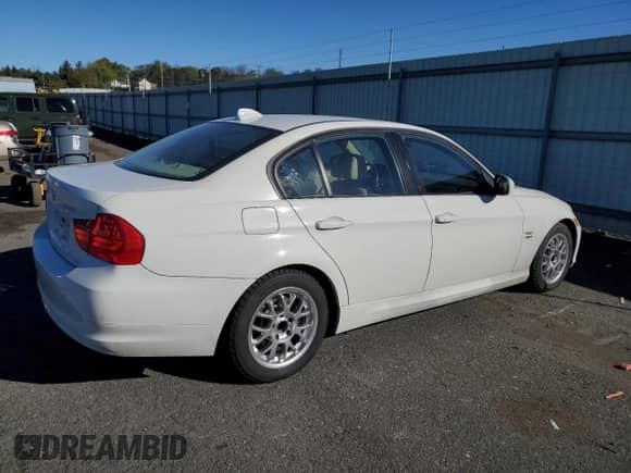 2010 BMW 3 Series 328i xDrive с VIN WBAPK5C59AA653156, выставлен на аукционе Copart как лот 82505065 с пробегом 153 674 миль миль и Списание • Salvage title. История ставок и продаж доступна на DreamBid. Изображение 3.