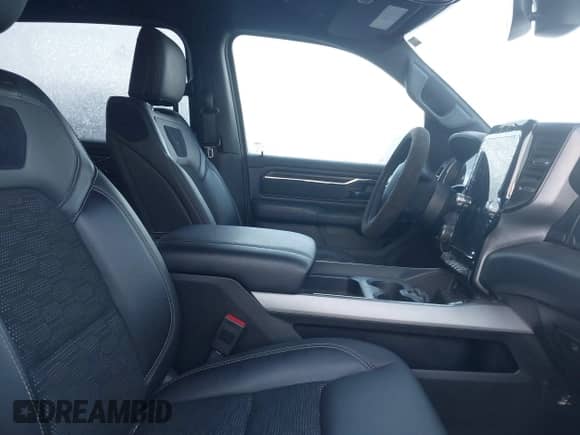 2024 Ram 1500 Big Horn z VIN 1C6SRFFT4RN152664, wystawiony jako IAAI lot #41376365 z przebiegiem 17 504 mil mil oraz . Historia ofert i sprzedaży dostępna na DreamBid. Obrazek 5.