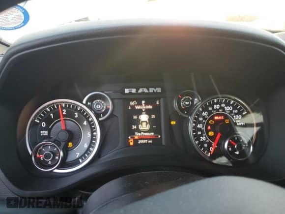 2022 Ram 1500 Big Horn z VIN 1C6RRFFG7NN340896, wystawiony jako Copart lot #82528925 z przebiegiem 29 597 mil mil oraz Szkoda całkowita • Salvage title. Historia ofert i sprzedaży dostępna na DreamBid. Obrazek 9.