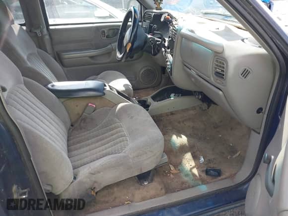 2002 Chevrolet Blazer LS с VIN 1GNCS18W42K158992, выставлен на аукционе IAAI как лот 42762582 с пробегом Не указан миль и . История ставок и продаж доступна на DreamBid. Изображение 5.