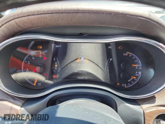 2015 Jeep Grand Cherokee High Altitude z VIN 1C4RJFCM5FC855631, wystawiony jako Copart lot #66723425 z przebiegiem 136 237 mil mil oraz Szkoda całkowita • Salvage title. Historia ofert i sprzedaży dostępna na DreamBid. Obrazek 9.