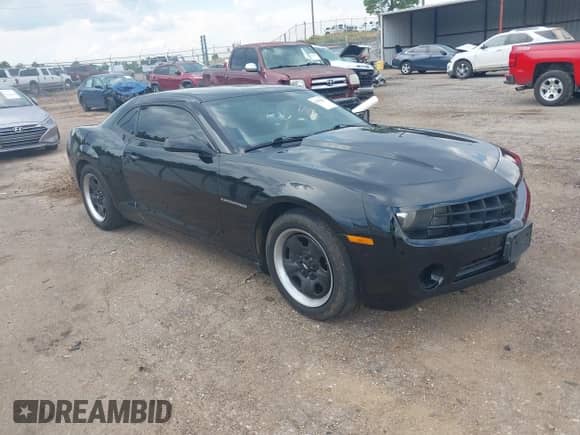 2011 Chevrolet Camaro 2LS z VIN 2G1FA1ED4B9156925, wystawiony jako IAAI lot #42989461 z przebiegiem 168 556 mil mil oraz . Historia ofert i sprzedaży dostępna na DreamBid. Obrazek 1.
