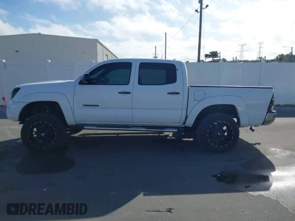 2015 Toyota Tacoma PreRunner with VIN 5TFJU4GN6FX085329, listed as a IAAI auction lot 43385832 with 131,797 mi miles and . Bid and sale history available at DreamBid. Image 14.