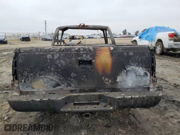 1998 GMC Sierra 1500 z VIN 1GTEC14W8WZ535356, wystawiony jako Copart lot #85422894 z przebiegiem Nie podano mil oraz Nie do naprawy • Non repairable. Historia ofert i sprzedaży dostępna na DreamBid. Obrazek 11.