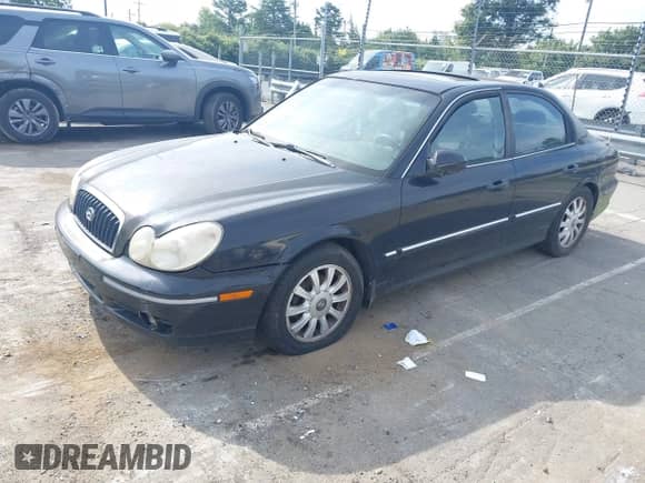 2004 Hyundai Sonata GLS z VIN KMHWF35H94A960597, wystawiony jako IAAI lot #43111932 z przebiegiem 215 270 mil mil oraz . Historia ofert i sprzedaży dostępna na DreamBid. Obrazek 2.