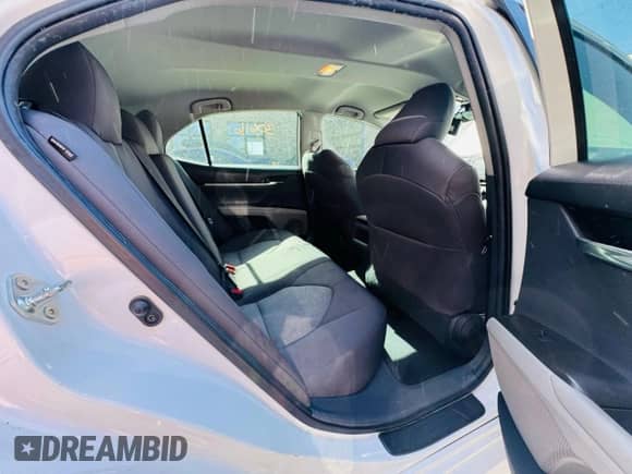 2021 Toyota Camry LE z VIN 4T1C11AK7MU595701, wystawiony jako Copart lot #85303255 z przebiegiem 30 616 mil mil oraz Czysty tytuł • Clean title. Historia ofert i sprzedaży dostępna na DreamBid. Obrazek 6.