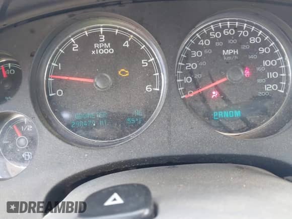 2010 Chevrolet Suburban LT z VIN 1GNUCJE01AR142336, wystawiony jako IAAI lot #42569262 z przebiegiem 298 479 mil mil oraz . Historia ofert i sprzedaży dostępna na DreamBid. Obrazek 7.