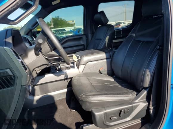 2020 Ford F-150 XLT z VIN 1FTEW1EP7LFA47625, wystawiony jako Copart lot #70873115 z przebiegiem Nie podano mil oraz Szkoda całkowita • Salvage title. Historia ofert i sprzedaży dostępna na DreamBid. Obrazek 7.