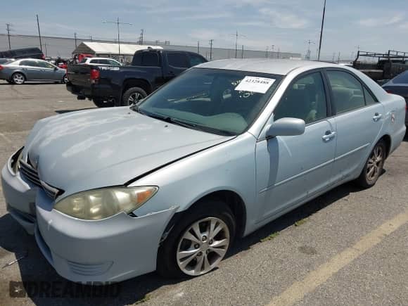 2005 Toyota Camry LE with VIN 4T1BF32K65U614571, listed as a IAAI auction lot 42328488 with 237,413 mi miles and . Bid and sale history available at DreamBid. Image 2.