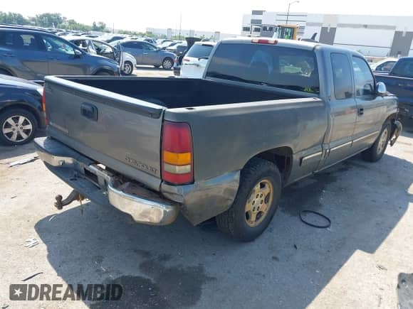 1999 Chevrolet Silverado 1500 LS z VIN 2GCEC19T4X1253725, wystawiony jako IAAI lot #43033823 z przebiegiem 381 140 mil mil oraz . Historia ofert i sprzedaży dostępna na DreamBid. Obrazek 4.