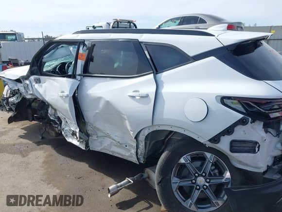 2023 Chevrolet Blazer LT z VIN 3GNKBHR40PS223544, wystawiony jako IAAI lot #41849062 z przebiegiem Nie podano mil oraz . Historia ofert i sprzedaży dostępna na DreamBid. Obrazek 14.